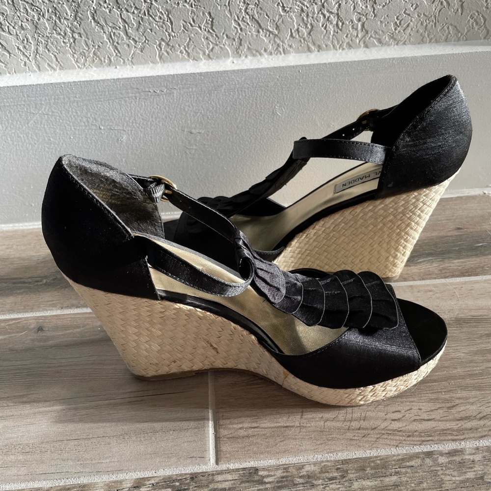 Steve Madden P Valour Open Toe Black Ruffle Wedge Sandals Size 10M